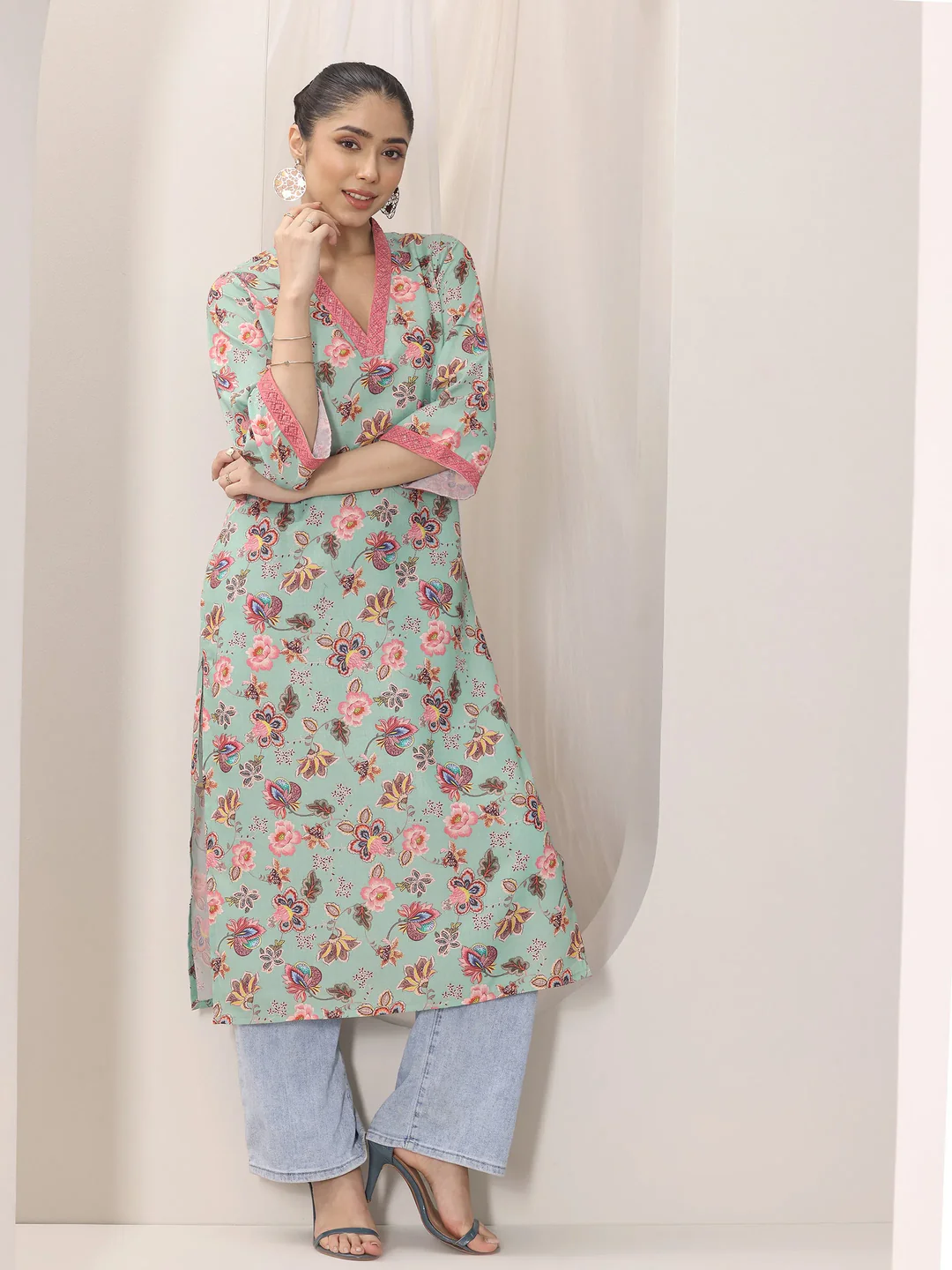 29415O_7Main.webp Blue Printed Cotton Blend Straight Kurta - Image 1