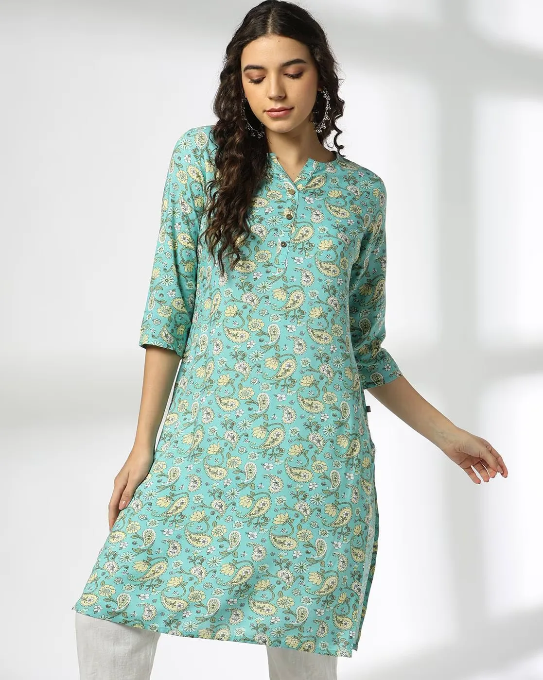1117Wx1400H-443067754-aqua-MODEL.webp Women Printed Straight Kurta - Image 1